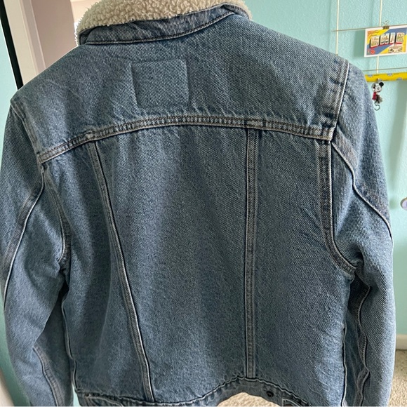 Levi’s Sherpa Lined Denim Jacket - Picture 4 of 5